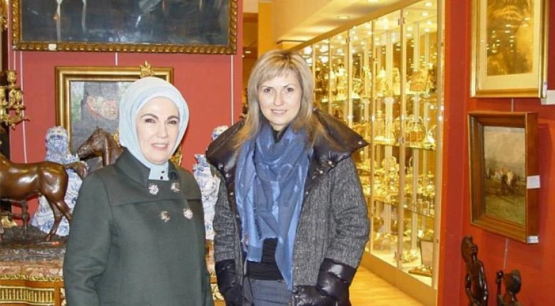 Eμινέ Ερντογάν: Η εξόρμηση απο το πολυτελέστατο 5στερο ξενοδοχείο στην… αγορά της Νέας Υόρκης (βίντεο)